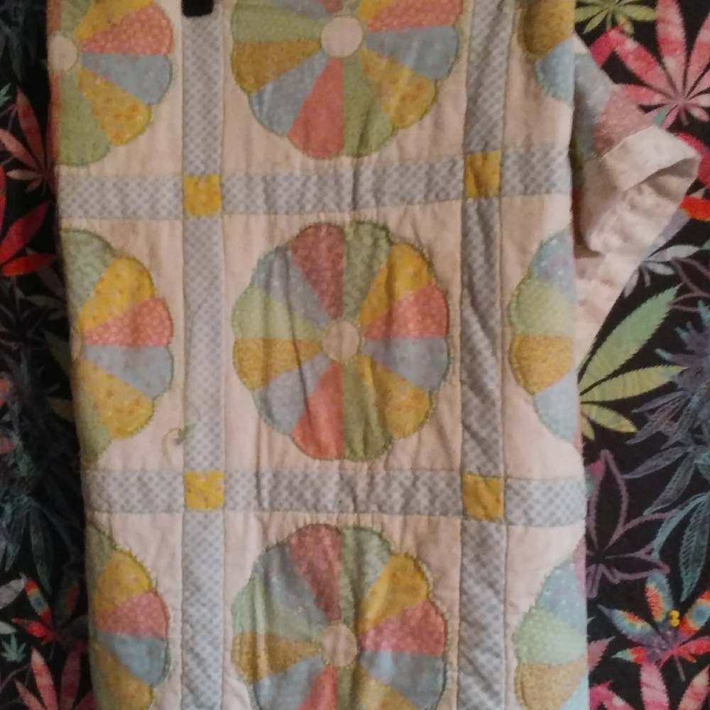 Handmade quilt - Picture 5 of 7